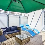 Les Alouettes Avec Terrasse, Garage Et Piscine 라시오타