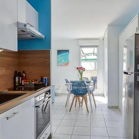 Les Alouettes Avec Terrasse, Garage Et Piscine 아파트