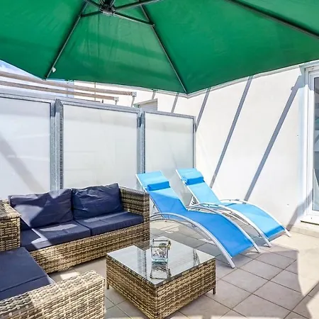 Les Alouettes Avec Terrasse, Garage Et Piscine